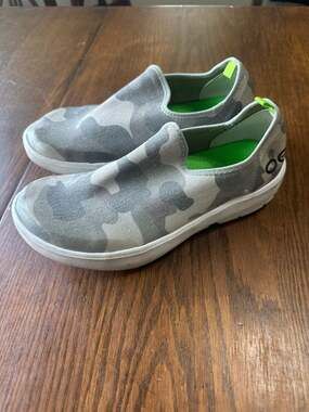 Oofos OOCloog Camo Slip-On Recovery Shoes Women's Size 8/EU 39